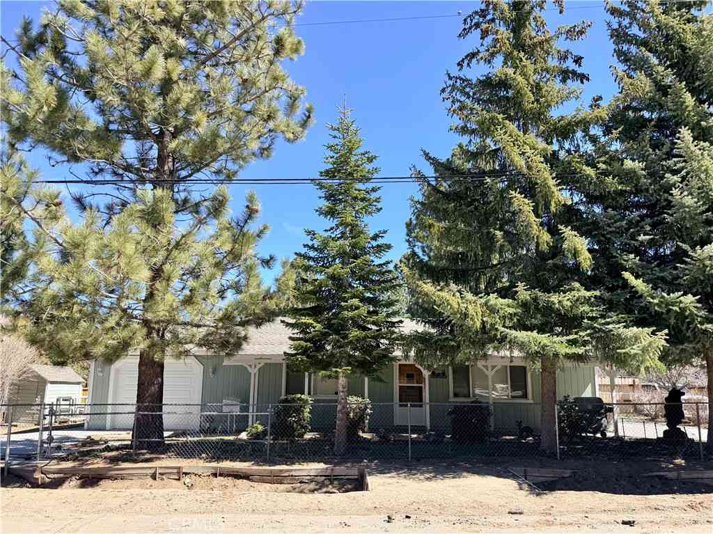 Homes For Sale - 829 W Country Club Boulevard<br/> Big Bear City, CA 92314