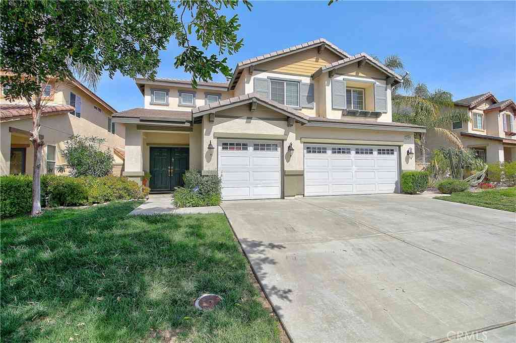 Homes For Sale - 25960 Corte Antigua<br/> Moreno Valley, CA 92551