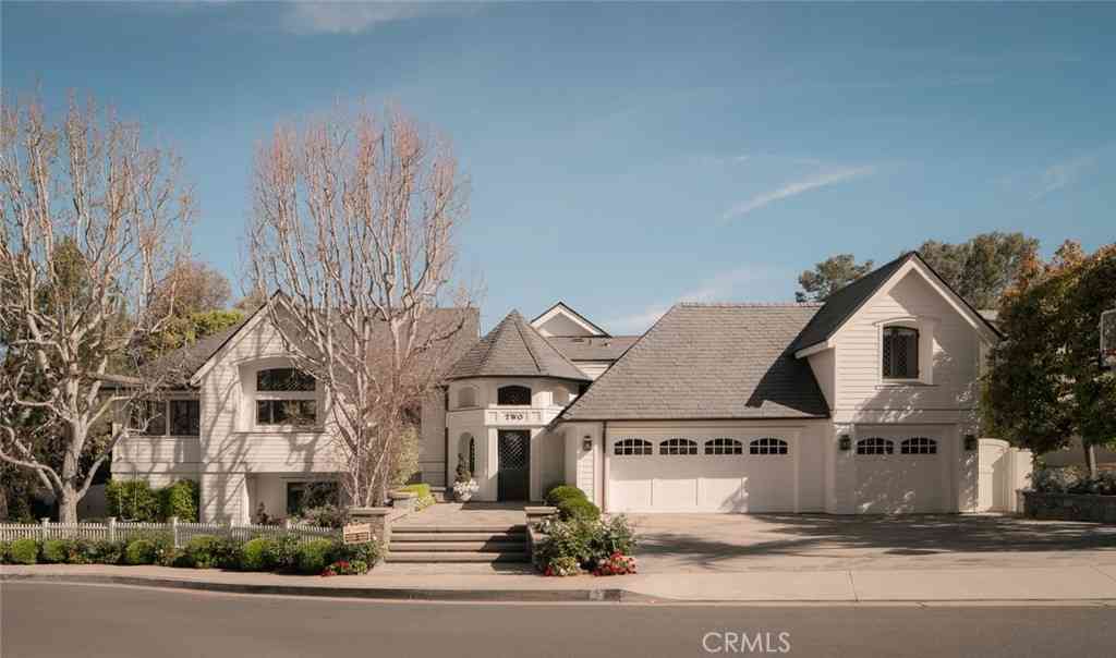 Homes For Sale - 2 Royal Saint George Road<br/> Newport Beach, CA 92660