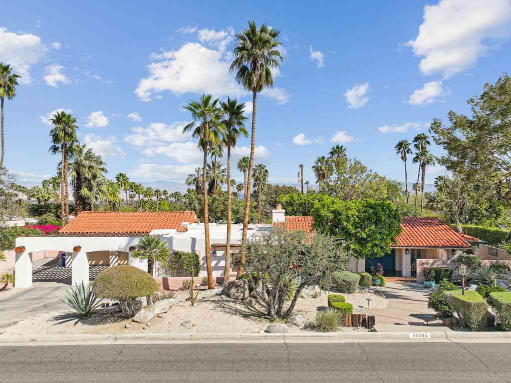 Homes For Sale - 46490 Desert Lily Drive<br/> Palm Desert, CA 92260