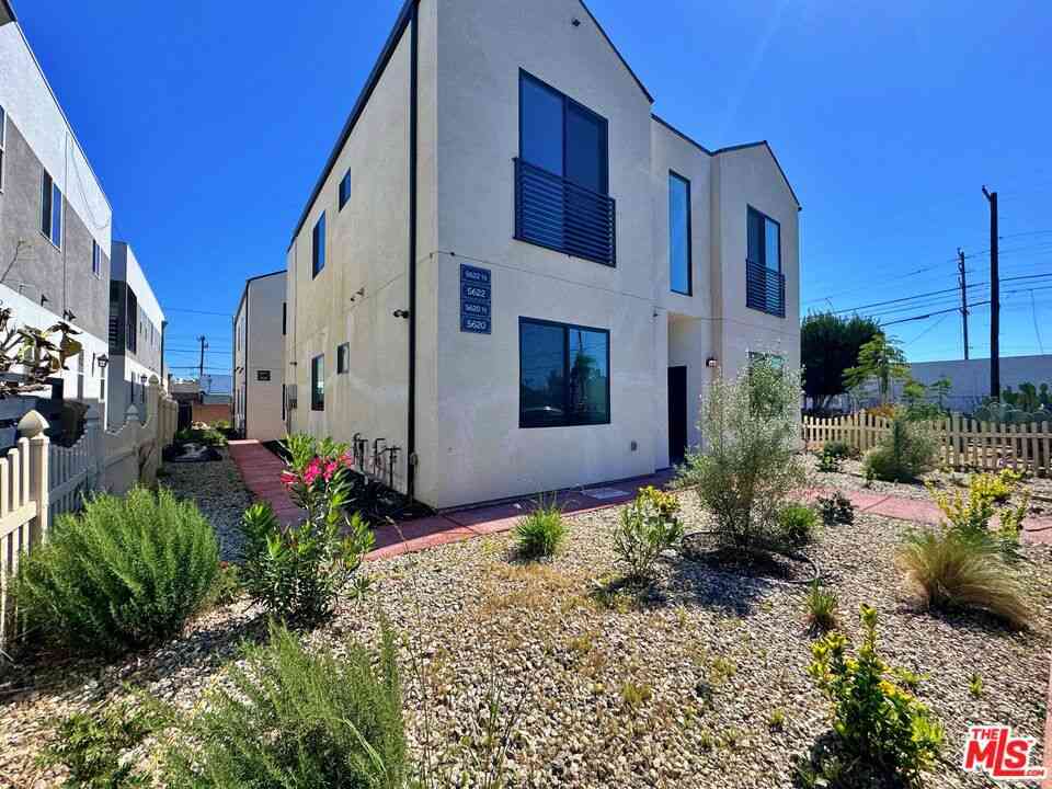 Homes For Sale - 5622 Willowcrest Avenue<br/> North Hollywood, CA 91601