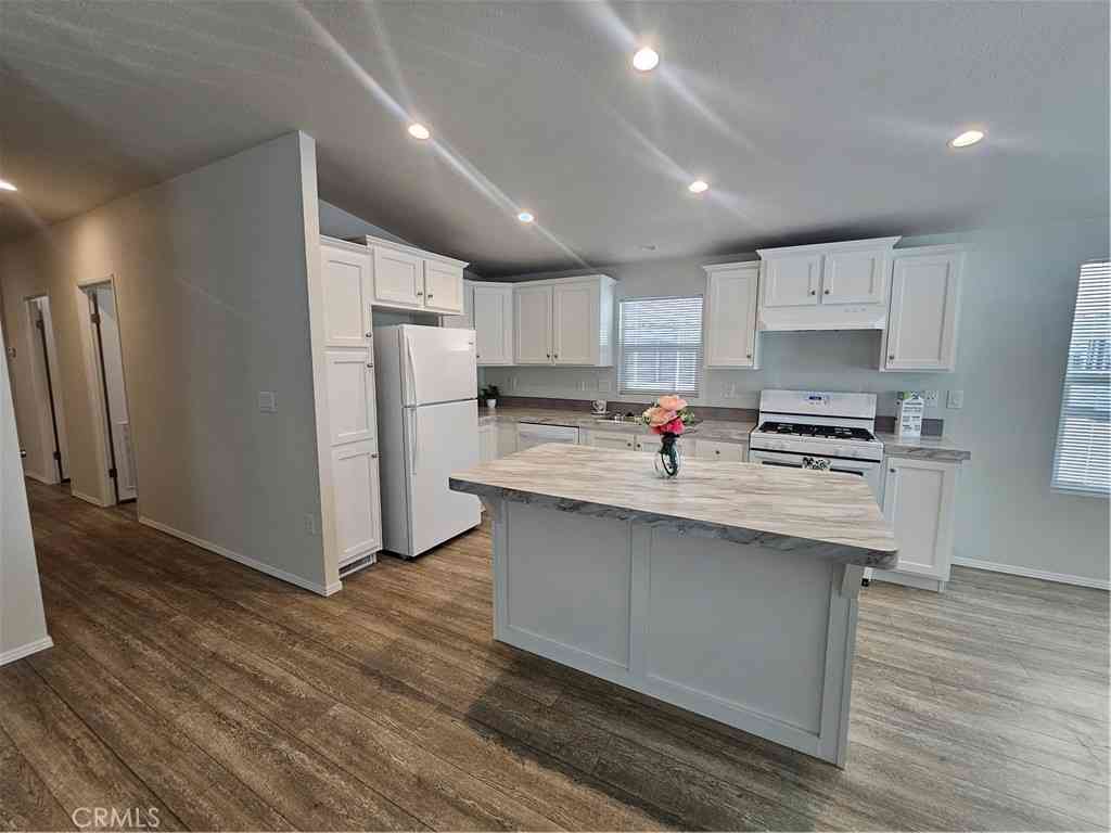Mobile Home For Sale - 999 S Santa Fe Avenue #66<br/> San Jacinto, CA 92583