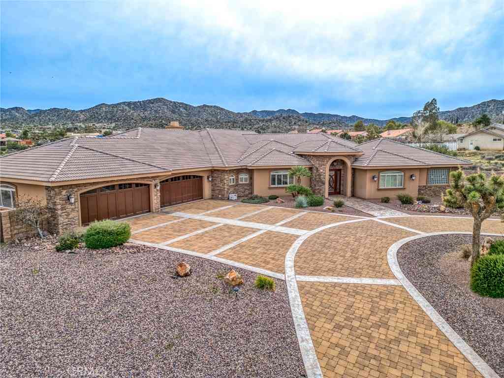 Homes For Sale - 58839 Santa Barbara Dr<br/> Yucca Valley, CA 92284