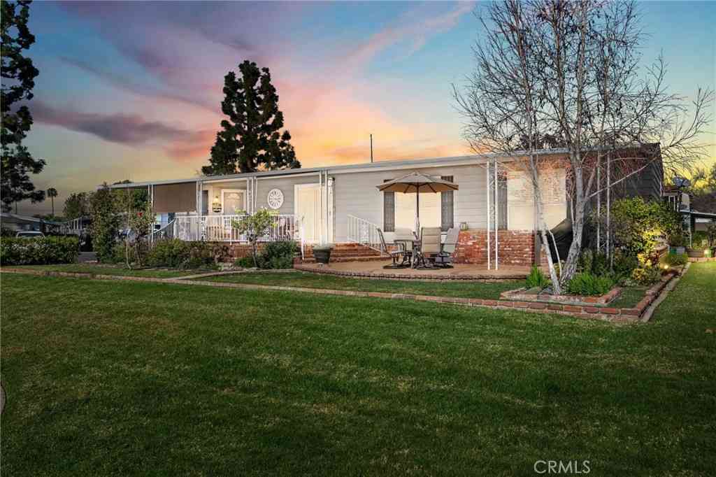 Mobile Home For Sale - 2210 Lake View Drive #139<br/> La Habra, CA 90631