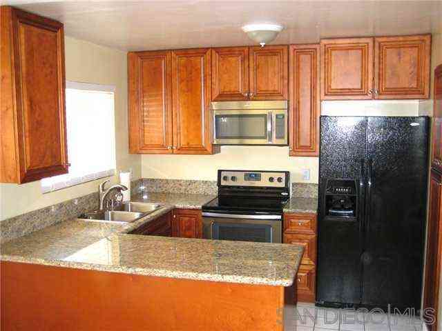 Townhouse For Sale - 10317 Santana Ranch Dr<br/> Santee, CA 92071