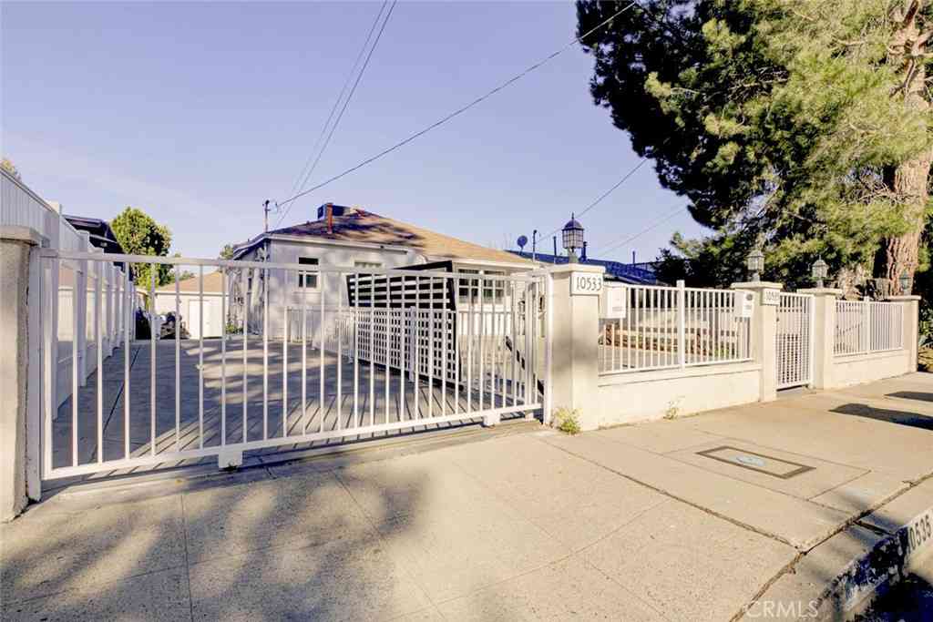 Homes For Sale - 10535 Nassau<br/> Sunland, CA 91040