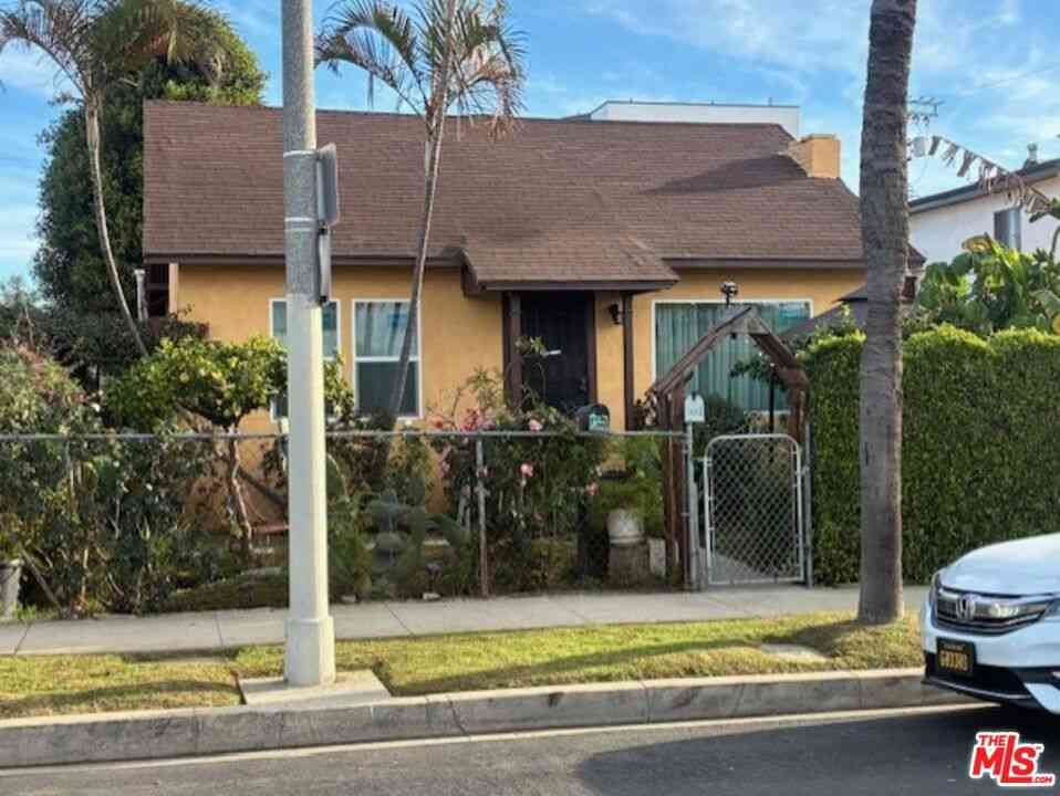 Homes For Sale - 3142 S Halm Avenue<br/> Los Angeles, CA 90034