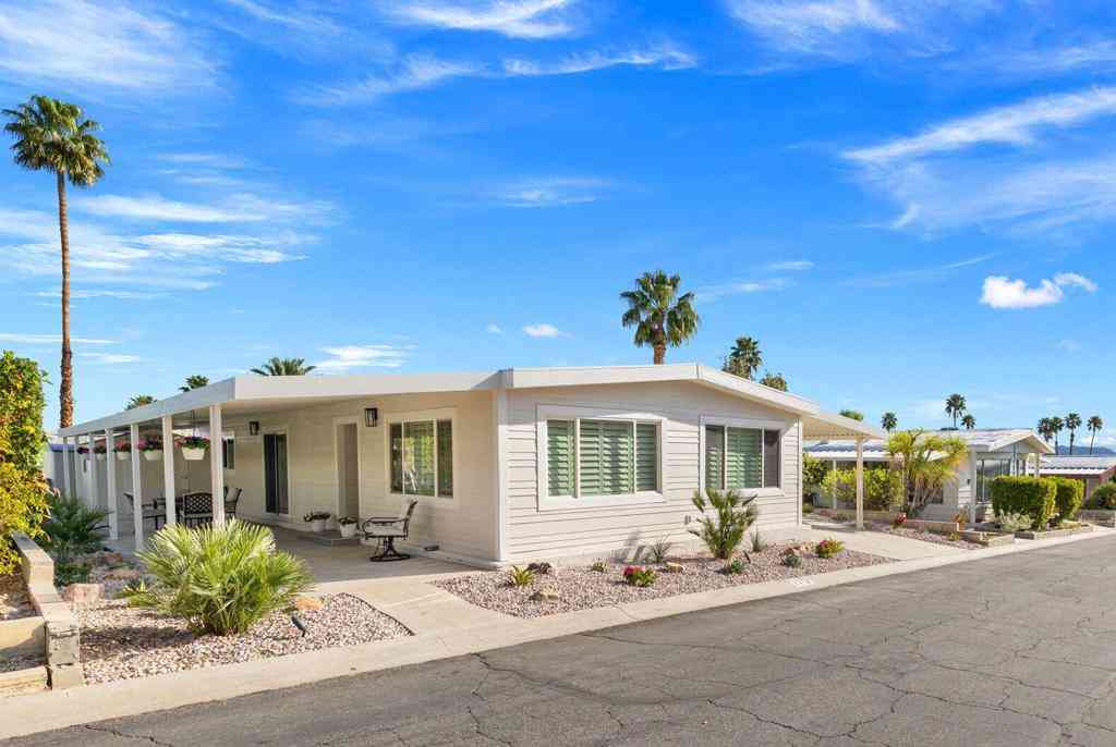 Mobile Home For Sale - 49305 Highway 74 #110<br/> Palm Desert, CA 92260