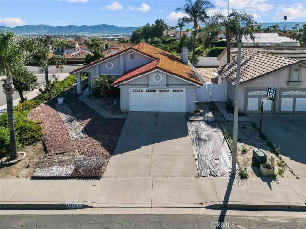 Homes For Sale - 39769 Firethorn Court<br/> Murrieta, CA 92563