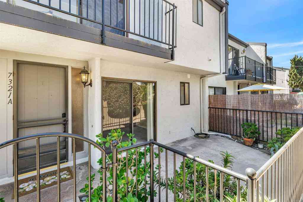 Townhouse For Sale - 7321 Alicante #A<br/> Carlsbad, CA 92009