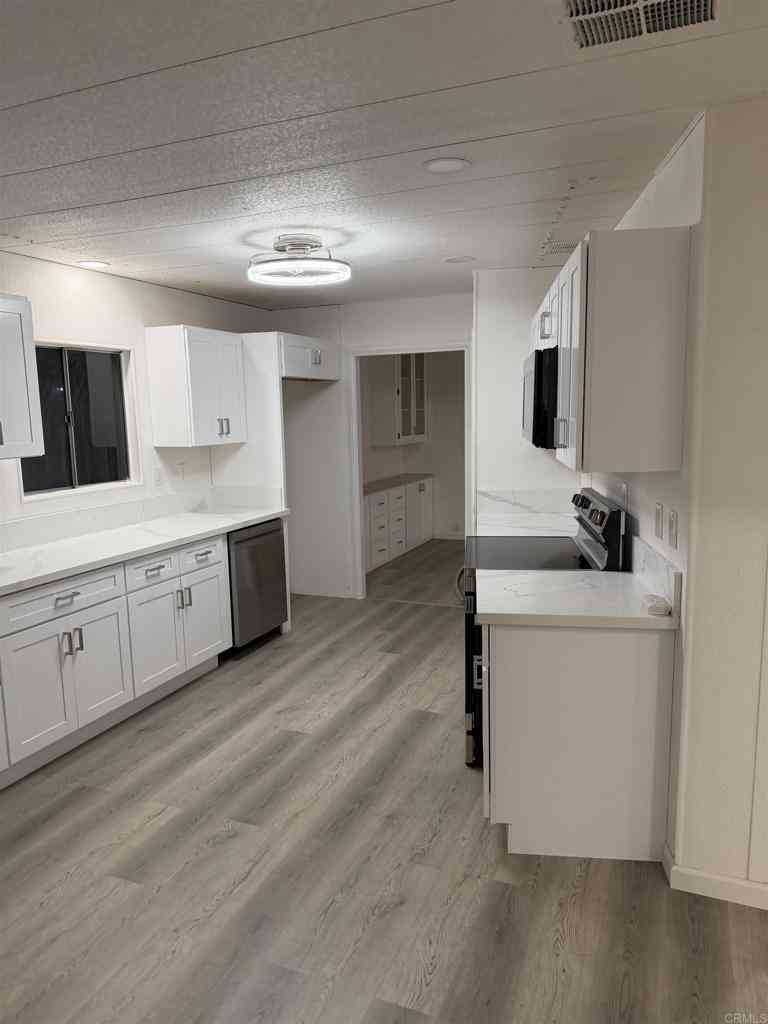 Mobile Home For Sale - 16079 Yarnell Street SE #SPACE 5C<br/> Sylmar, CA 91342