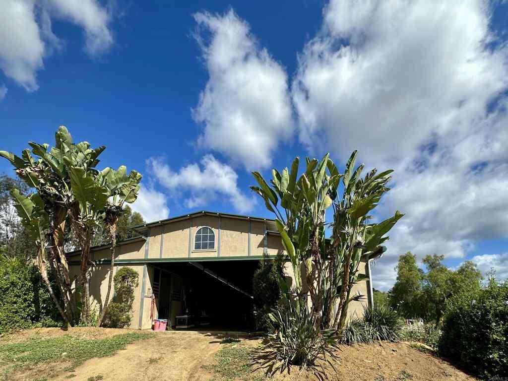 Homes For Sale - 2357 Via Monserate<br/> Fallbrook, CA 92084