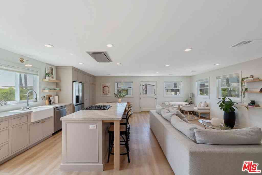 Mobile Home For Sale - 29500 Heathercliff Road #10<br/> Malibu, CA 90265