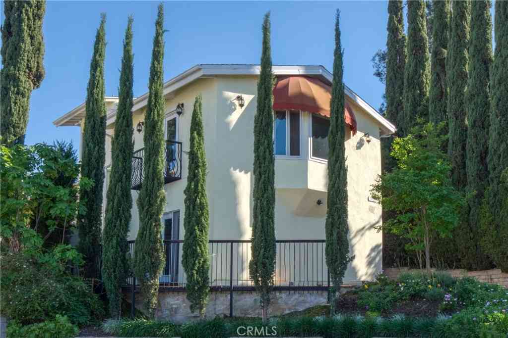 Homes For Sale - 7796 Skyhill Drive<br/> Los Angeles, CA 90068