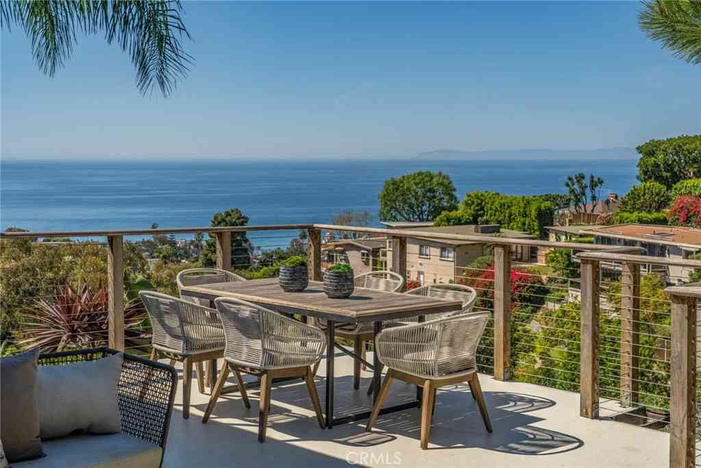 Homes For Sale - 1099 Skyline Dr<br/> Laguna Beach, CA 92651
