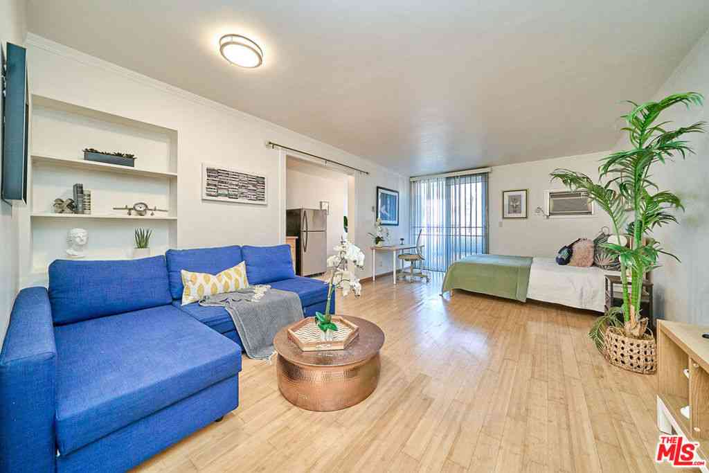 Condo For Sale - 425 S Kenmore Avenue #104<br/> Los Angeles, CA 90020