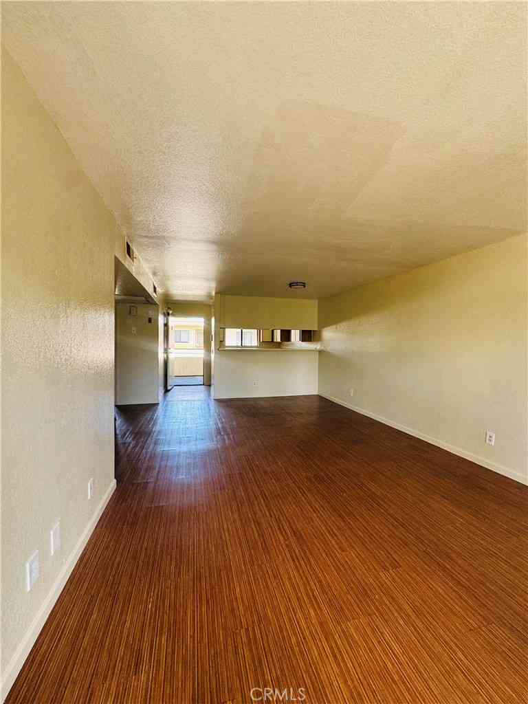 Apartment For Rent - 14610 Delano #215<br/> Van Nuys, CA 91411