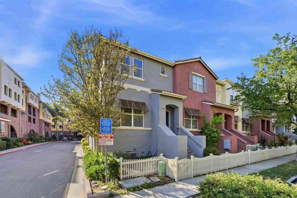 Townhouse For Sale - 19 N Willard<br/> San Jose, CA 95126
