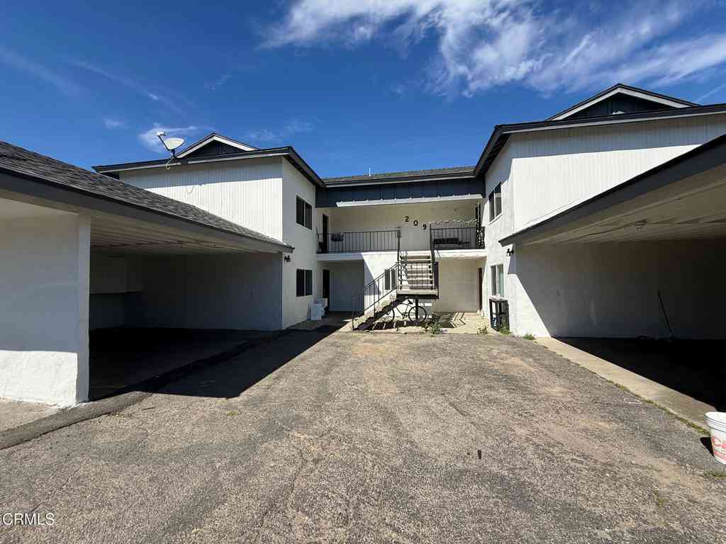 Multifamily For Sale - 209 W Santa Barbara Street<br/> Santa Paula, CA 93060
