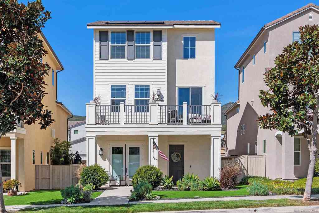 Homes For Sale - 21516 Harmony Village<br/> Escondido, CA 92029