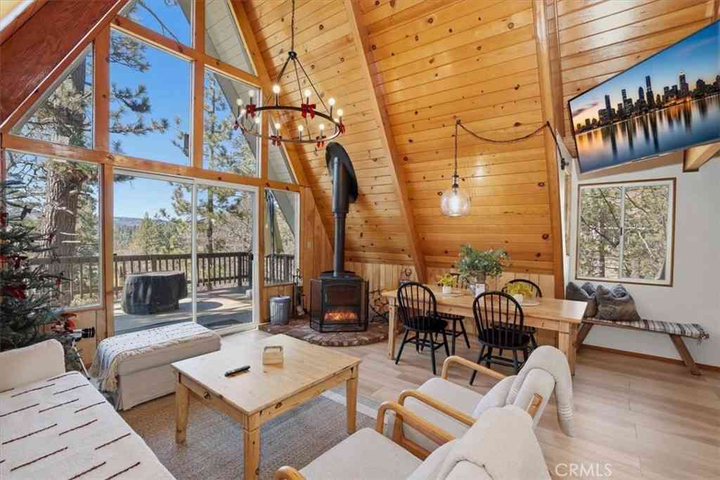 Homes For Sale - 1146 Ridge<br/> Fawnskin, CA 92333