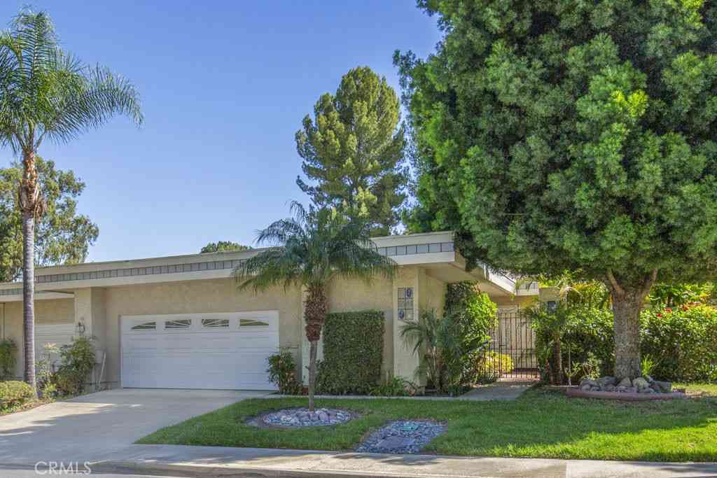 Condo For Sale - 5544 Rayo Del Sol #B<br/> Laguna Woods, CA 92637
