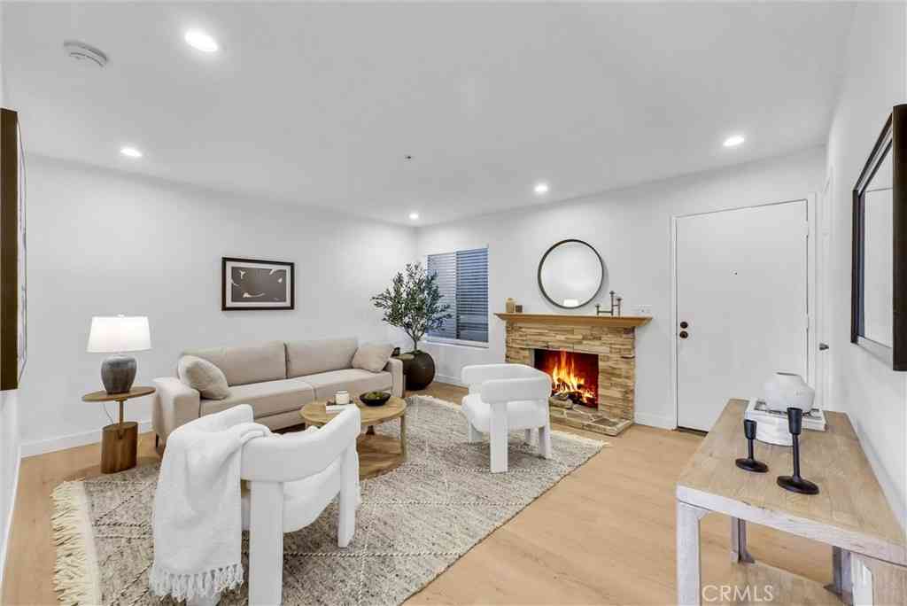 Condo For Sale - 12121 Centralia Street #302<br/> Lakewood, CA 90715
