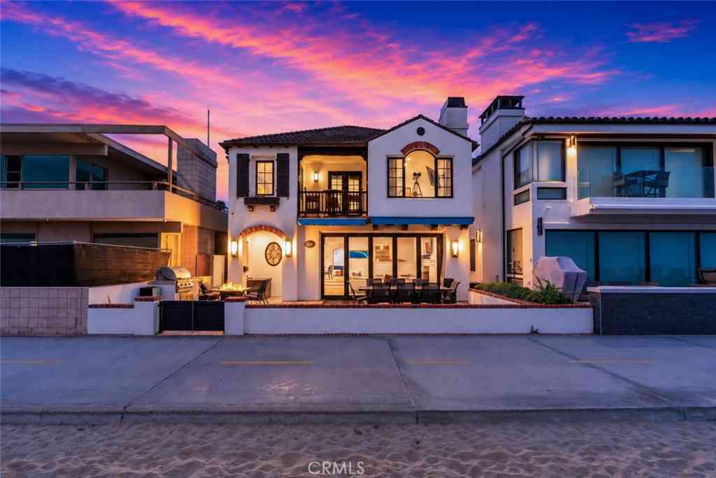 Homes For Sale - 1228 W Oceanfront<br/> Newport Beach, CA 92661