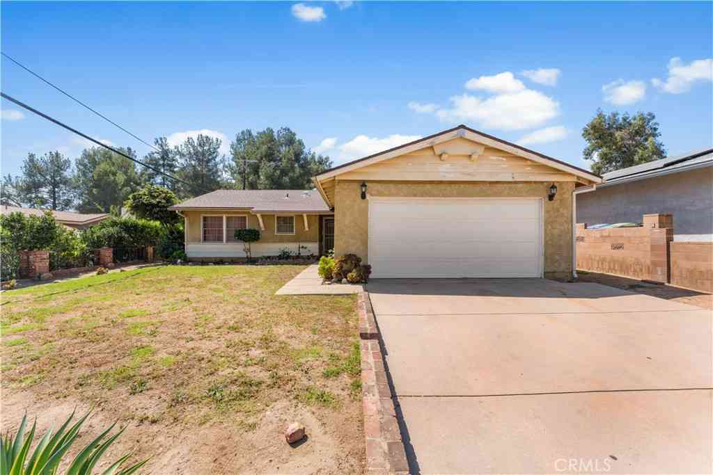 Homes For Sale - 13525 Simshaw<br/> Sylmar, CA 91342