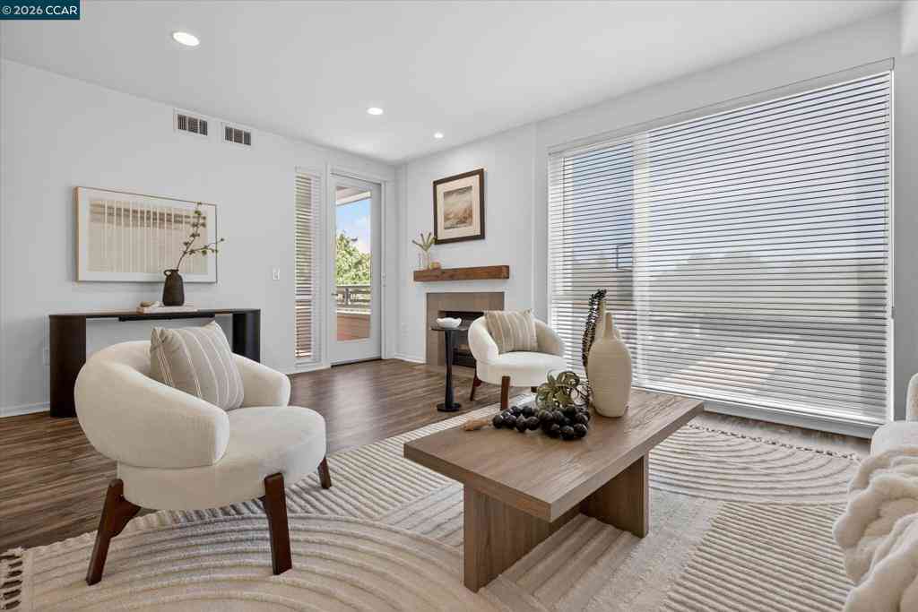 Condo For Sale - 1655 N California Blvd #312<br/> Walnut Creek, CA 94596