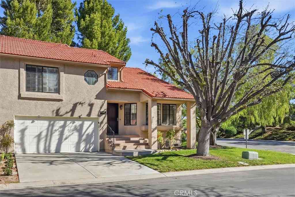 Townhouse For Sale - 26389 Rainbow Glen Drive<br/> Newhall, CA 91321