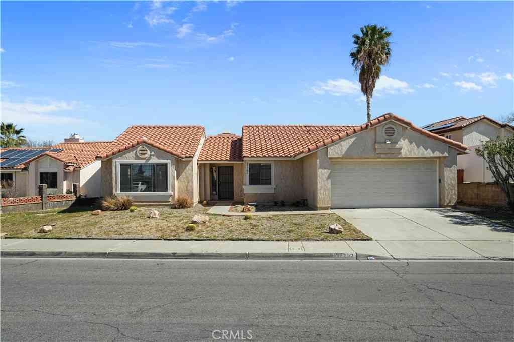 Homes For Sale - 37702 50th Street E<br/> Palmdale, CA 93552