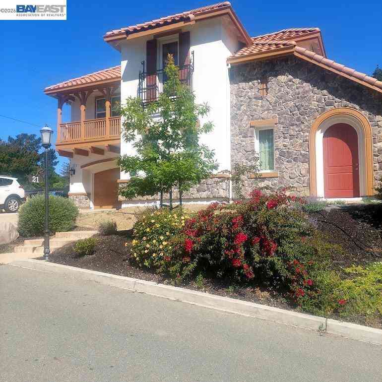Homes For Sale - 21 Withers Court<br/> Lafayette, CA 94549