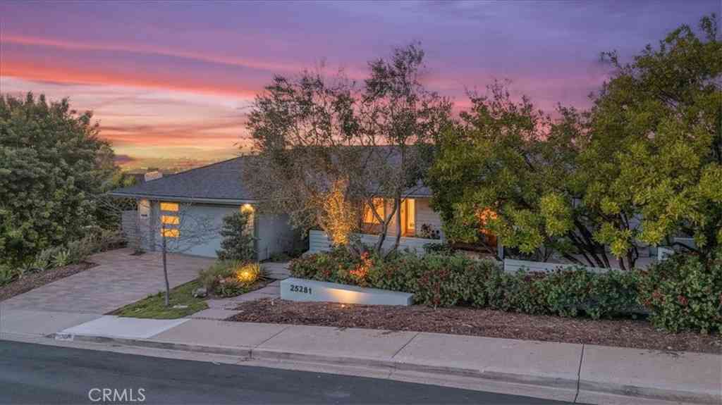 Homes For Sale - 25281 Via Piedra Blanca<br/> Laguna Niguel, CA 92677