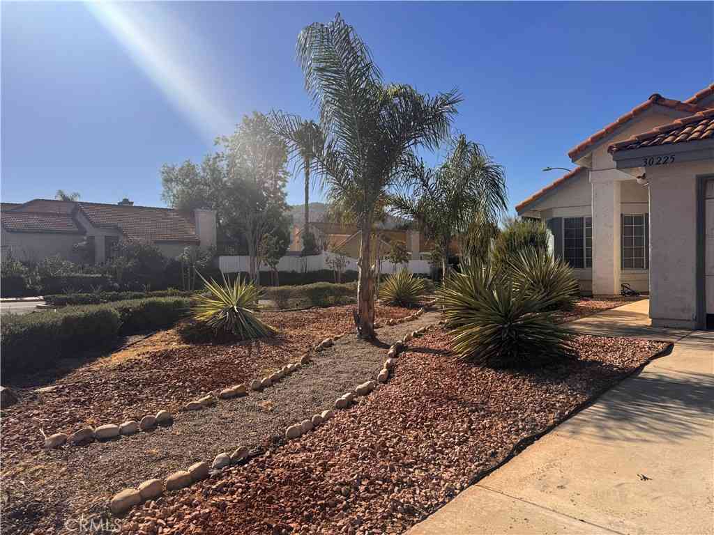 Homes For Sale - 30225 Pechanga Drive<br/> Temecula, CA 92592