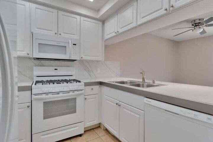 Townhouse For Sale - 34 Lakeview Circle<br/> Cathedral City, CA 92234