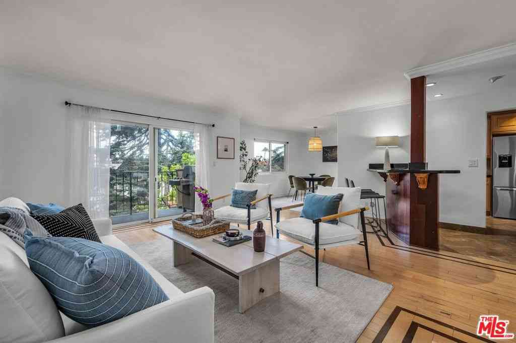 Condo For Sale - 914 Lincoln Boulevard #301<br/> Santa Monica, CA 90403