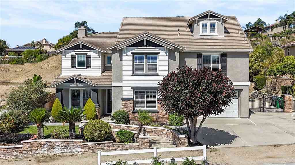 Homes For Sale - 209 Oldenburg<br/> Norco, CA 92860