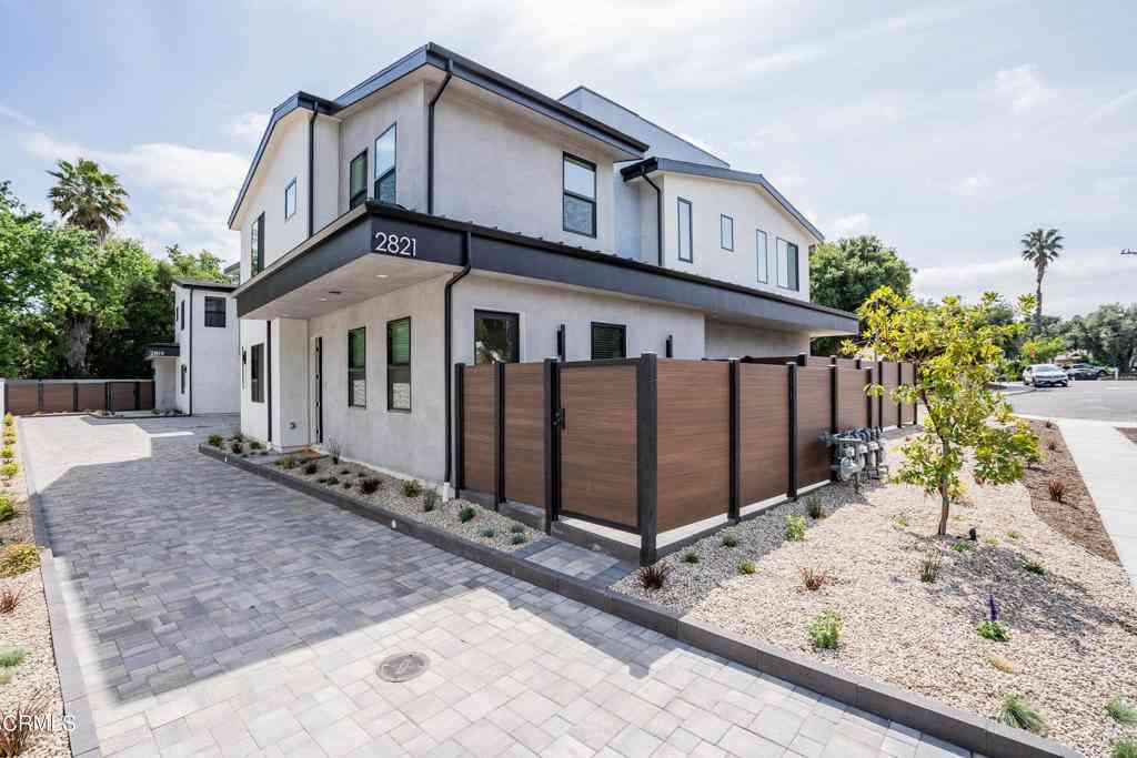 Townhouse For Rent - 2821 Los Robles Road<br/> Thousand Oaks, CA 91362