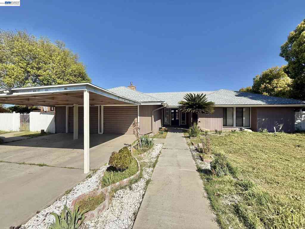 Homes For Sale - 6928 E Lane Ave<br/> Fresno, CA 93727