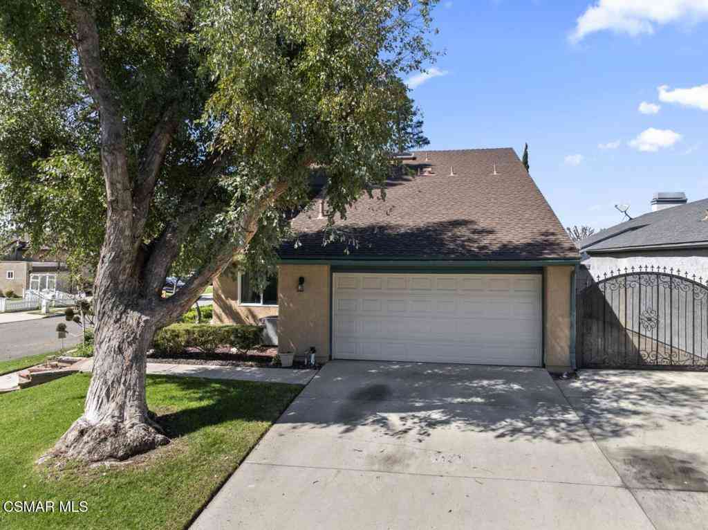 Homes For Sale - 2461 Pinewood Place<br/> Simi Valley, CA 93065