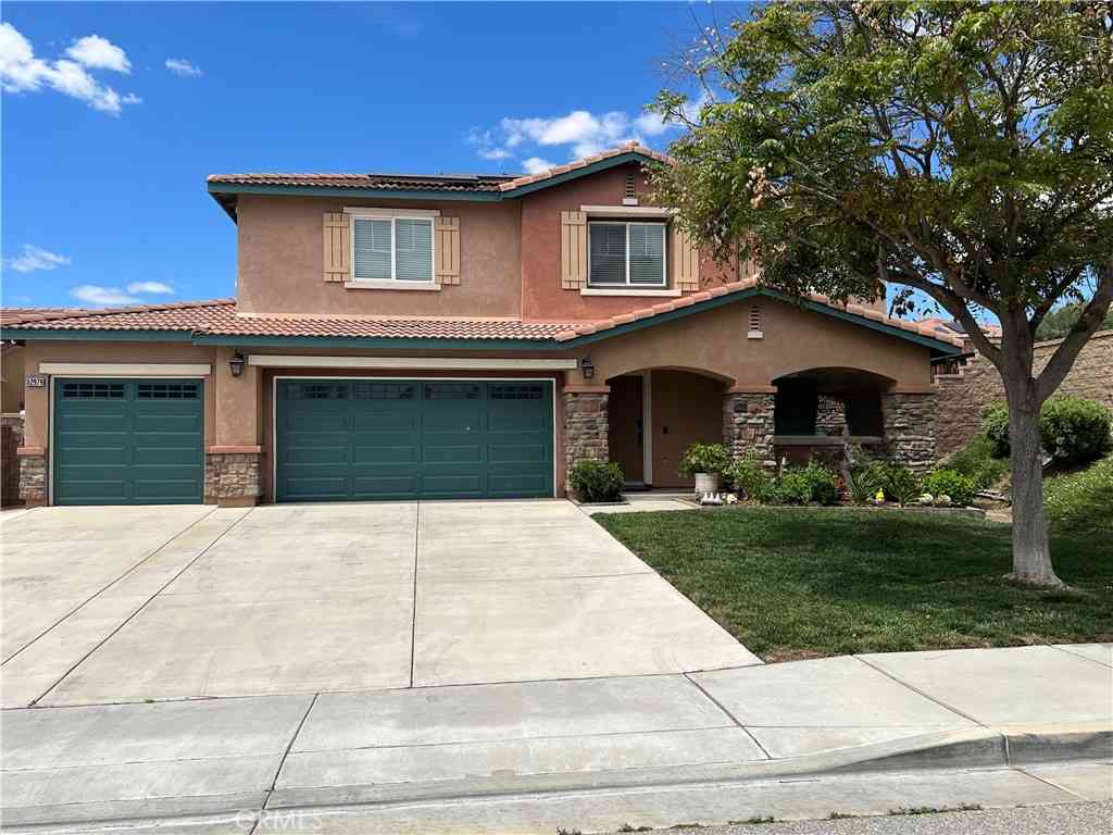 Homes For Sale - 52979 Astrid Way<br/> Lake Elsinore, CA 92532