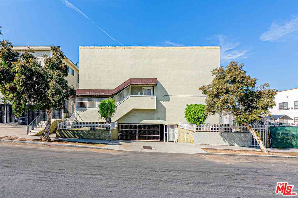 Condo For Rent - 933 S Manhattan Place<br/> Los Angeles, CA 90019