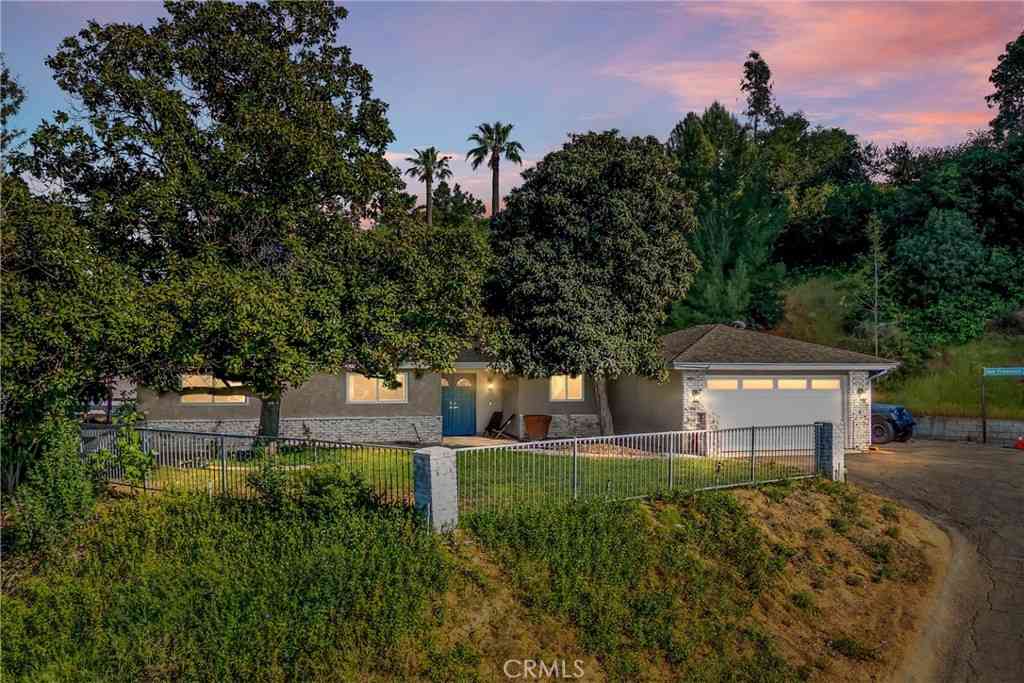 Homes For Sale - 30825 Palo Alto Drive<br/> Redlands, CA 92373