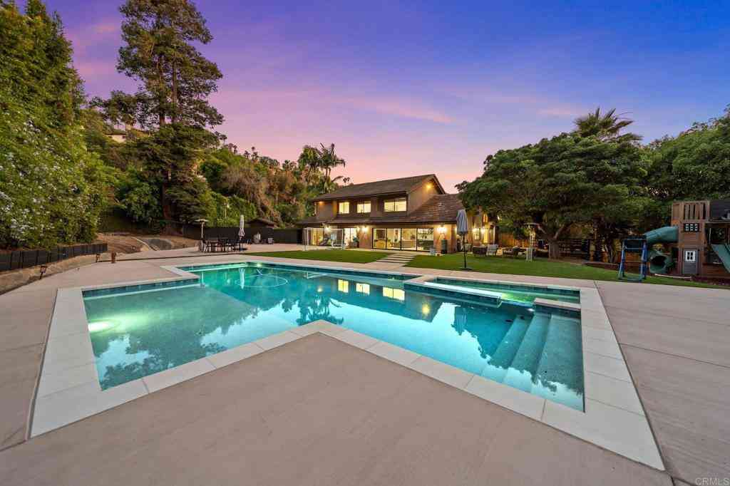 Homes For Sale - 20 Lake Helix Drive<br/> La Mesa, CA 91941