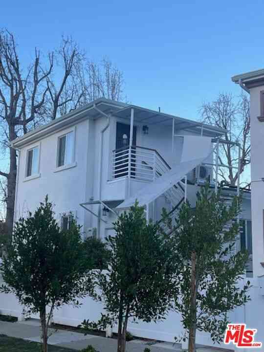 Condo For Rent - 15524 Sylvan Street<br/> Van Nuys, CA 91406