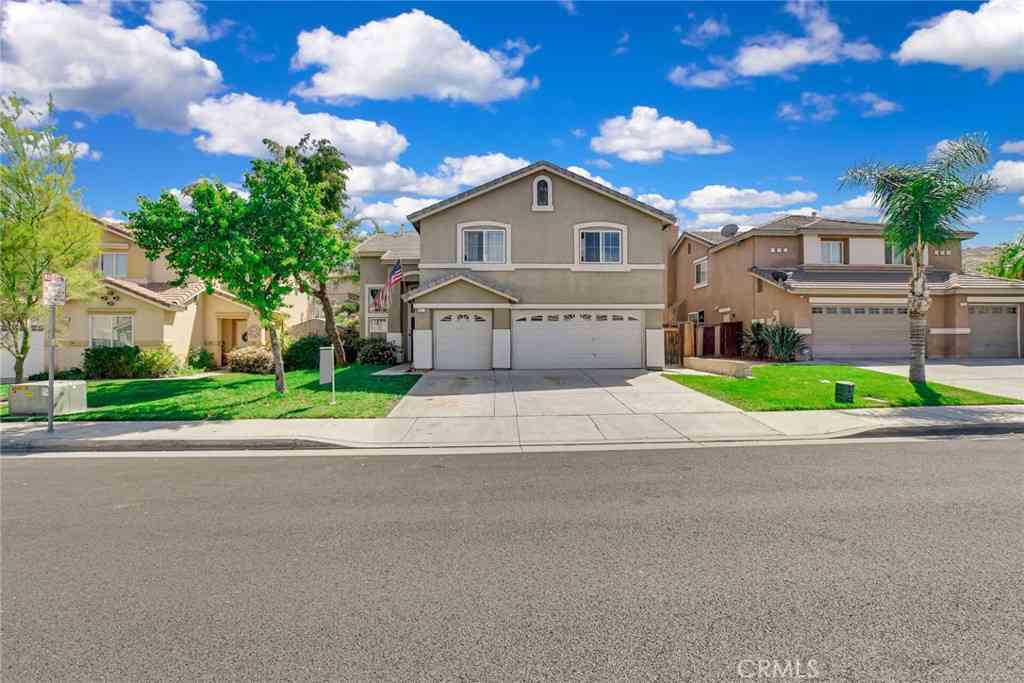 Homes For Sale - 16322 Calle Serena<br/> Moreno Valley, CA 92551