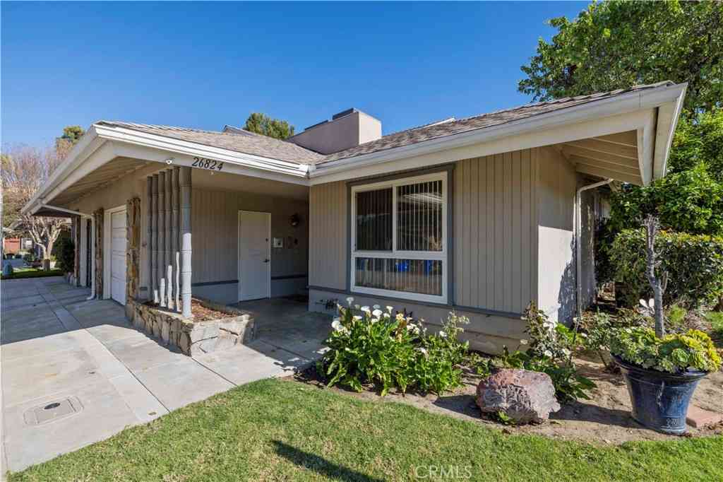 Condo For Sale - 26824 Circle Of The Oaks<br/> Newhall, CA 91321