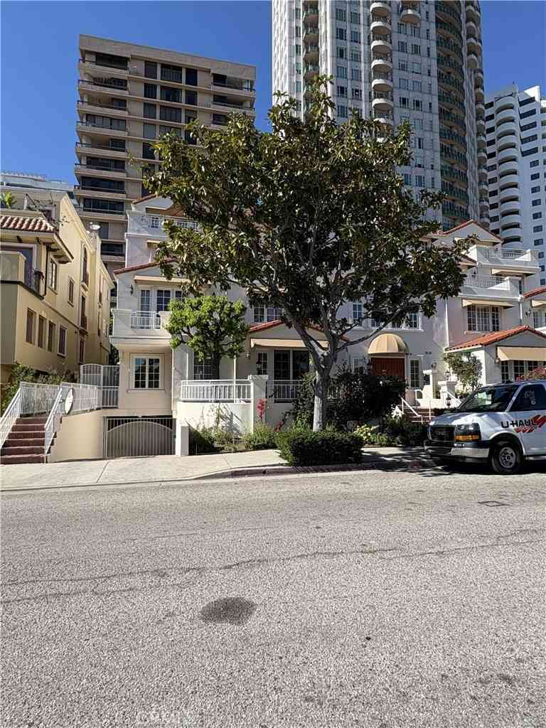 Condo For Sale - 10595 Ashton Avenue #201<br/> Los Angeles, CA 90024