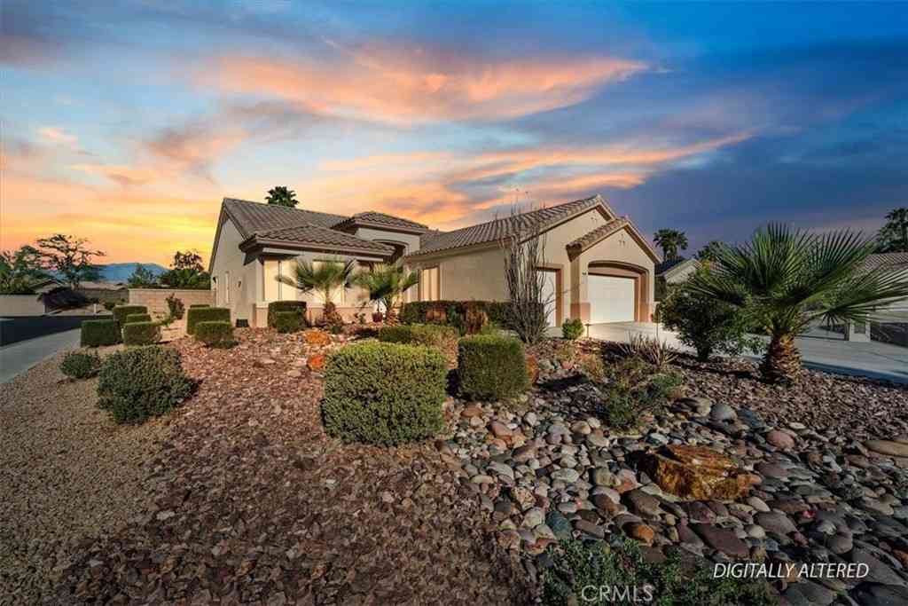Homes For Sale - 39375 Falconwood Court<br/> Palm Desert, CA 92211